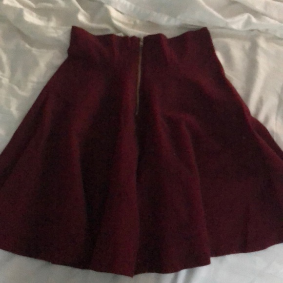 Wine red skirt - Picture 2 of 3